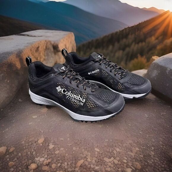 Columbia Titanium Women’s Black Hiking Shoes Size 9M - Picture 1 of 16